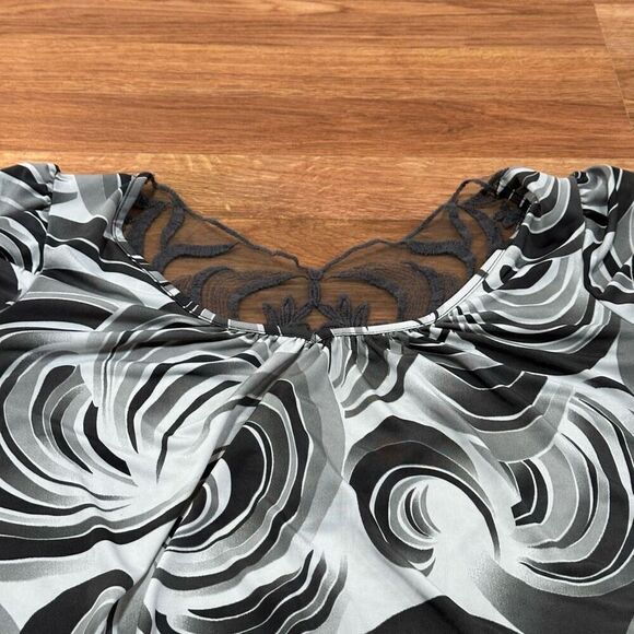 Lily White V-Neck Back, Grey, Women’s White Blouse | Size Medium - Picture 7 of 11